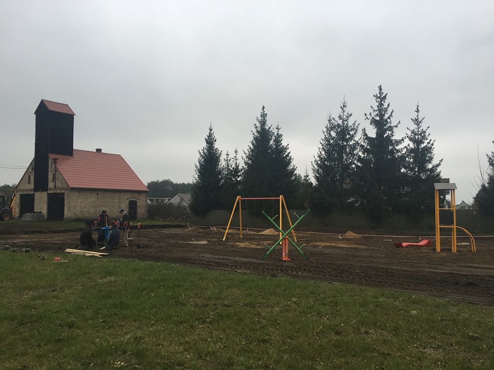 budowa placu zabaw i siłowni zewnętrznej w Gliniku