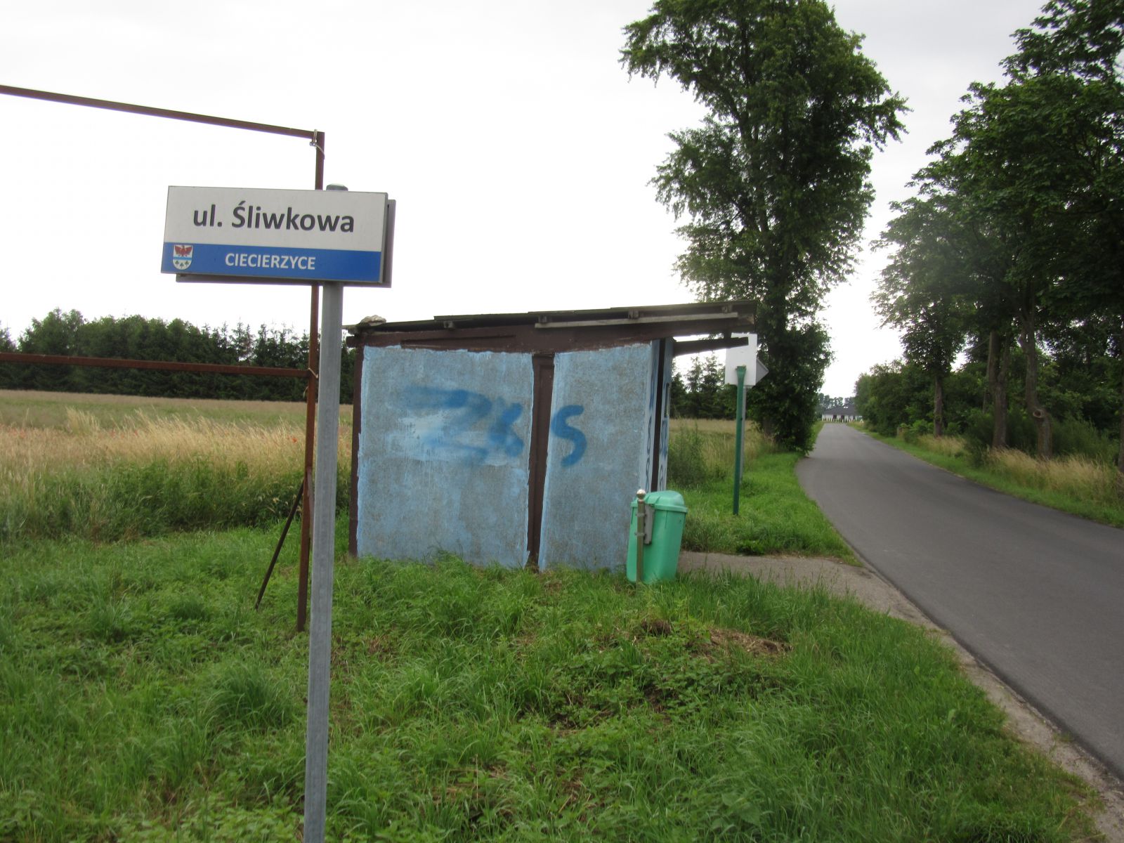 Azbezt - przystanek w Ciecierzycach