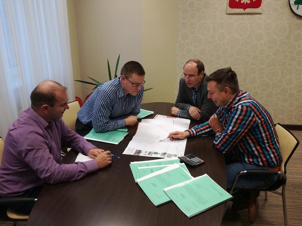 spotkanie pracowników UG w sprawie siłowni i placów zabaw