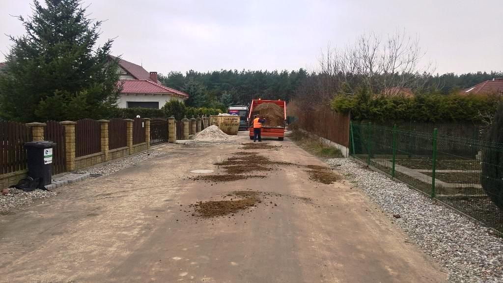 uzupełnianie ubytków na drodze gminnej - Karnin ul. Tęczowa