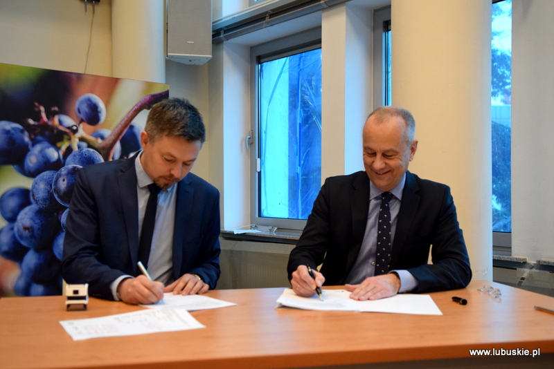 podpisanie umów_dofinansowanie_stacja kultury_sala Osiedle Poznańskie