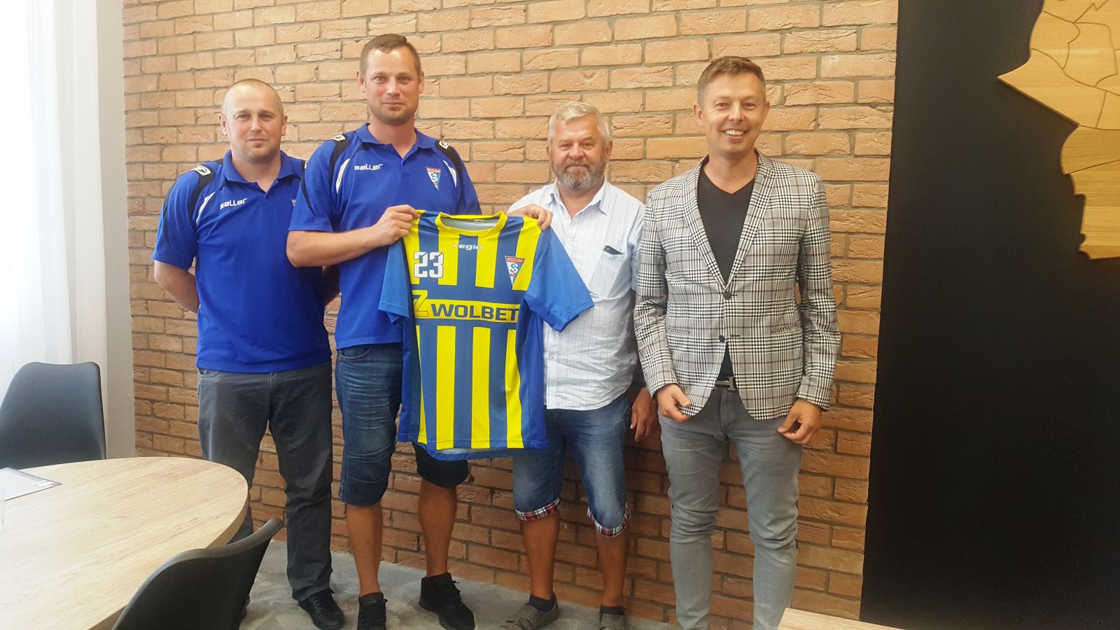 podpisanie umowy sponsoringowej Spartak Deszczno Zwolbet