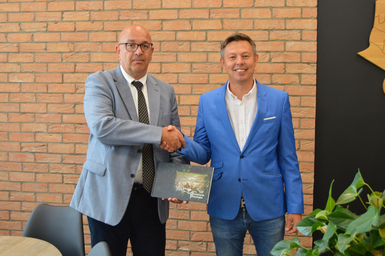 Kanclerz AJP PRZEKAZANIE ALBUMÓW
